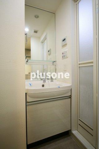 プレサンス梅田東ディアロの独立洗面台