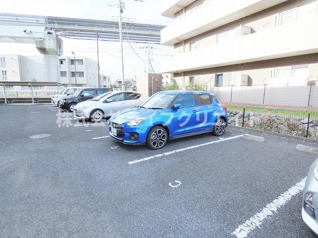 T・リューレントの駐車場
