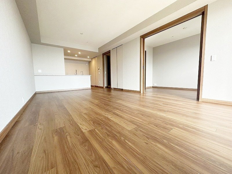 グランドメゾン新梅田タワー　ＴＨＥ　ＣＬＵＢ　ＲＥＳＩＤＥＮＣＥの居間・リビング