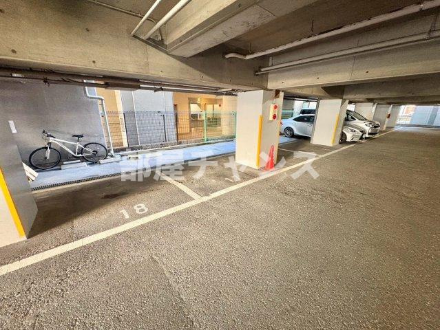 新丸の内ビルの駐車場