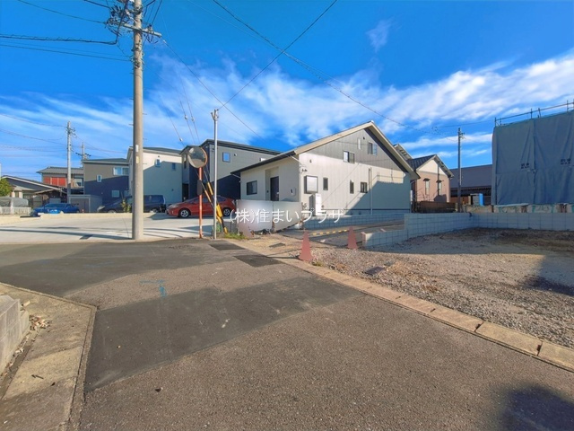 新築戸建て・仲介手数料無料）小牧市小木・３号棟の前面道路含む現地写真