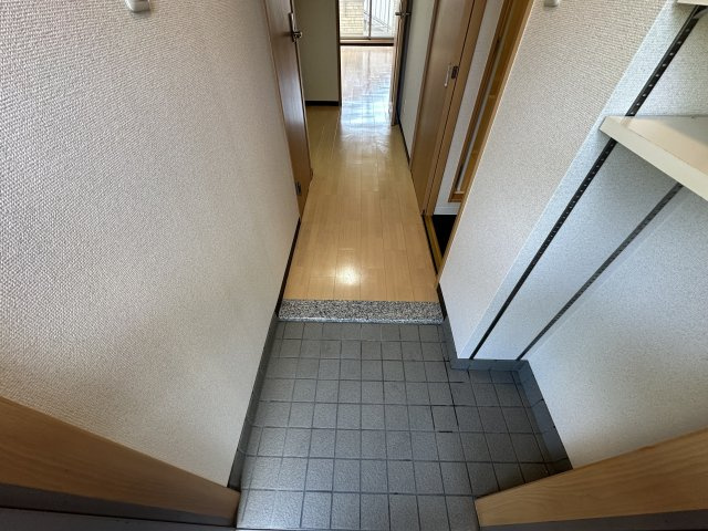グローリ栄町の玄関