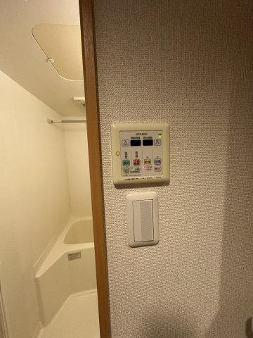 グローリ栄町の玄関