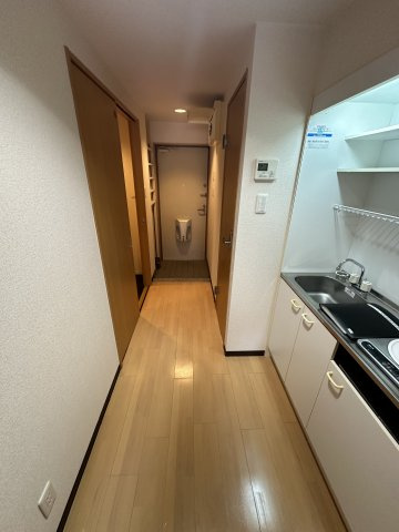 グローリ栄町の玄関