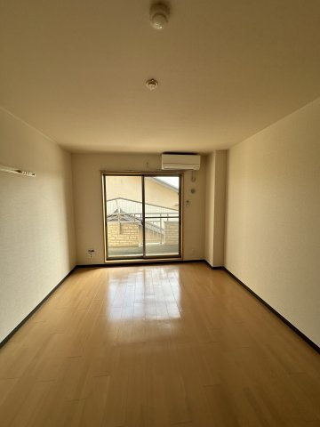 グローリ栄町の居間・リビング