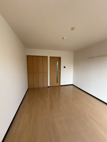 グローリ栄町の居間・リビング