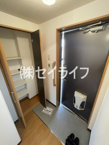 セーズコート高井田の玄関