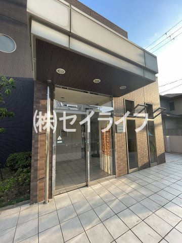 セーズコート高井田のエントランス