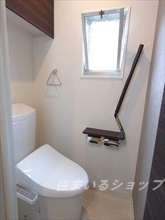 沖村コーポＣ棟のトイレ|温水洗浄便座・窓あり