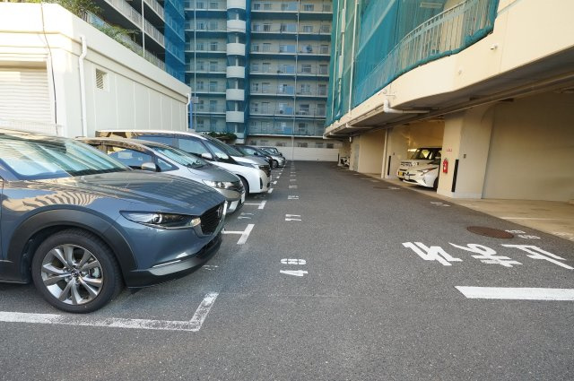 インテリジェントシティの駐車場