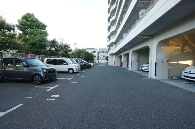 インテリジェントシティの駐車場