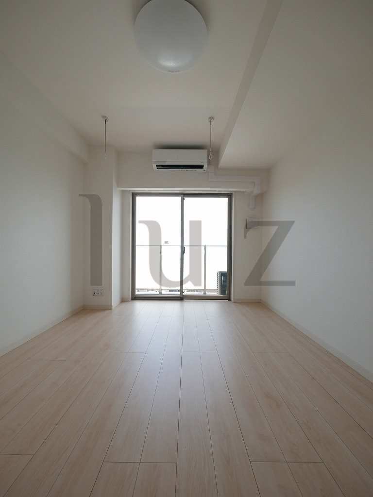パティーナ川崎南デュオの居間・リビング|綺麗なフローリングのお部屋です。