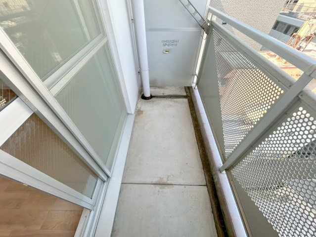 おおきに新大阪駅前サニーアパートメントのバルコニー