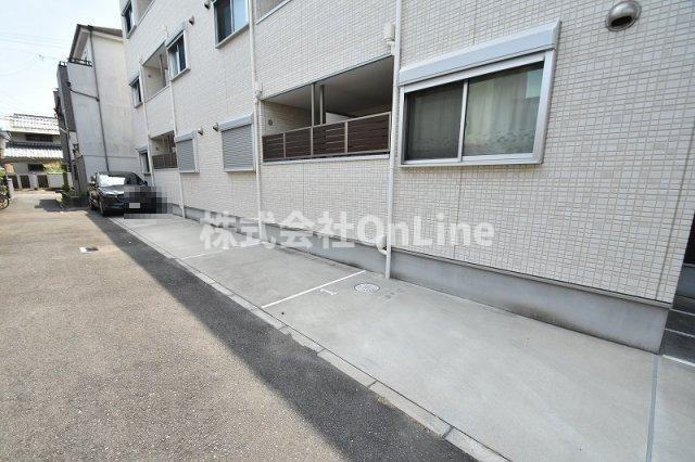 ステディ稲田本町の駐車場
