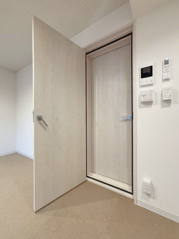 「防音マンション」アラート西台の内装|防音室の入り口は二重扉で仕切られています