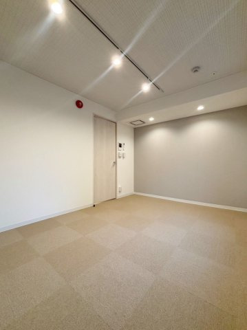 「防音マンション」アラート西台の洋室|Bluetooth仕様のスピーカーも付いています。接続すればすぐにでも使用可能です。