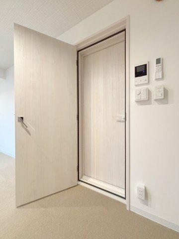 「防音マンション」アラート西台の内装|防音室の入り口は二重扉で仕切られています