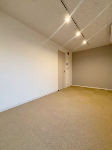 「防音マンション」アラート西台の洋室|Bluetooth仕様のスピーカーも付いています。接続すればすぐにでも使用可能です。