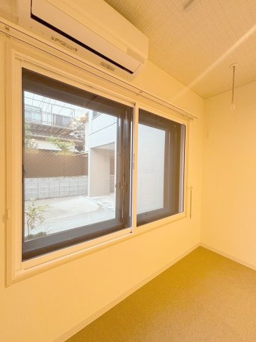 「防音マンション」アラート西台の設備|2重ならぬ3重サッシの窓です。防音対策はばっちりです。