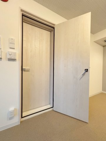 「防音マンション」アラート西台の内装|防音室の入り口は二重扉で仕切られています