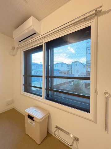 「防音マンション」アラート西台の設備|2重ならぬ3重サッシの窓です。防音対策はばっちりです。