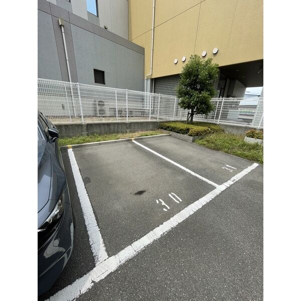 エスリード福島リバーフロントの駐車場