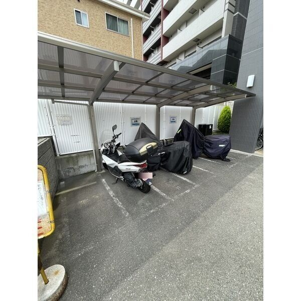 エスリード福島リバーフロントの駐車場