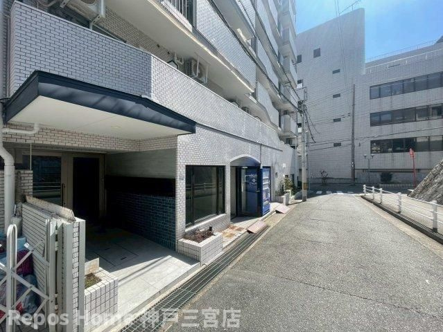 アルテハイム神戸県庁前のエントランス