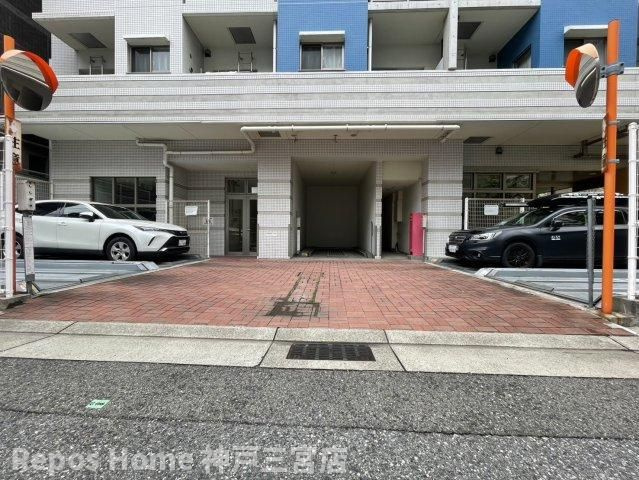 オーキッドレジデンス神戸三宮の駐車場