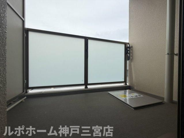 セレニテ神戸駅前アリエのバルコニー