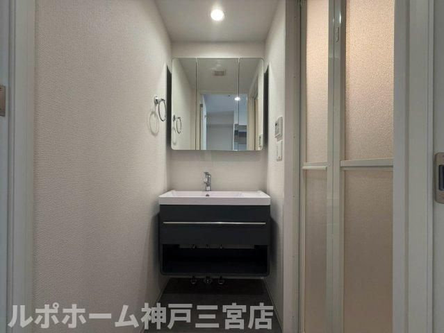 セレニテ神戸駅前アリエの洗面所