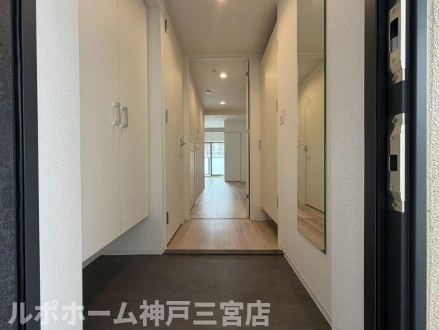 セレニテ神戸駅前アリエの玄関