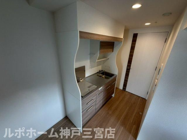 セレニテ神戸駅前アリエのキッチン