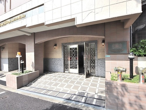 ライオンズステージ渋谷松見坂のエントランス|エントランス外観