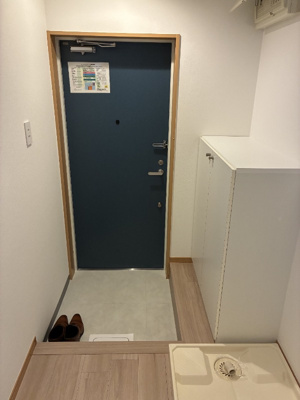 【玄関】 | ピソ・エスペランサ | 収納もある玄関です