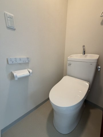 江東区森下２丁目の賃貸マンションのトイレ|清潔感のあるトイレです