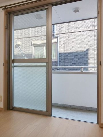 アミューズ千代のバルコニー|暖かな日差しのふりそそぐバルコニー