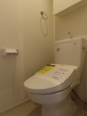 グレイス高野Ⅱのトイレ|落ち着いた色調のトイレです