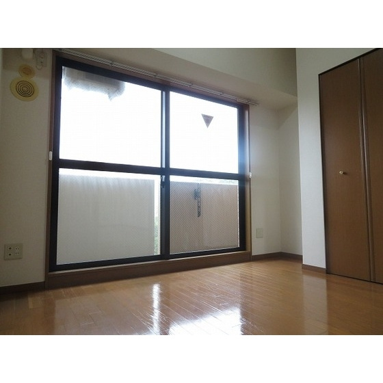 ＹＡＹＯＩ　ＣＯＵＲＴの居間・リビング|こちらのリビングで趣味の時間をお楽しみください