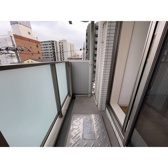 ヴェルステージ関内のバルコニー|外からの目が気にならないバルコニーで洗濯物が干せます