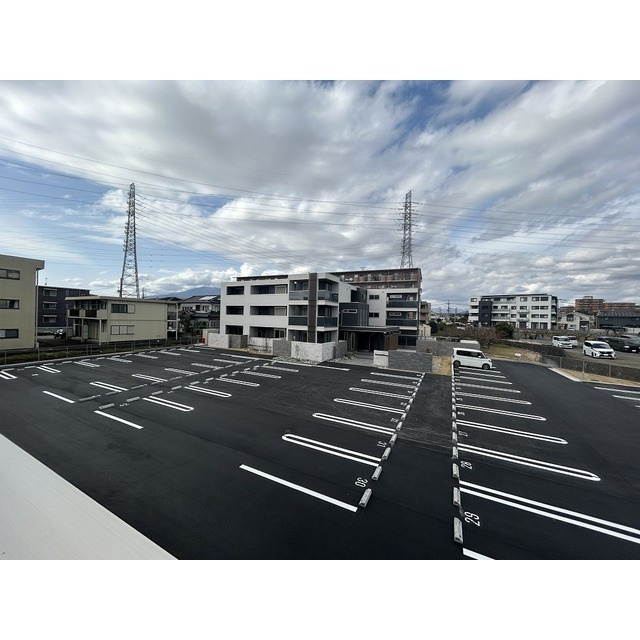 ＤｉｏｓＰｅｒｓｉｍｍｏｎ長泉Ⅰ棟の駐車場