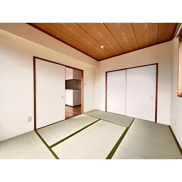 ソルシェ坂口のその他|☆日当たり良好な和室6帖☆