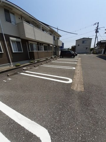 【駐車場】 | アルカンシエル土佐　Ⅲ | 駐車場があるので、車を買う予定の方も安心です