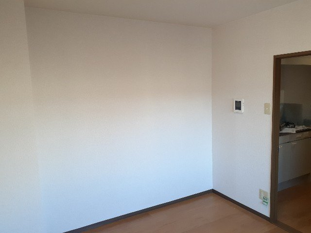 アメニティ名駅の内装|明るい室内です