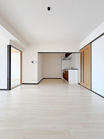 横井ビルの居間・リビング|こちらの居間で趣味の時間をお楽しみください