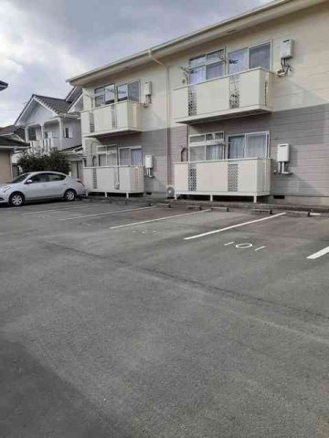 エストウチェ立田の駐車場|駐車スペースもあります