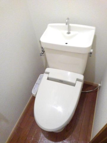 エストウチェ立田のトイレ|清潔感のあるトイレです