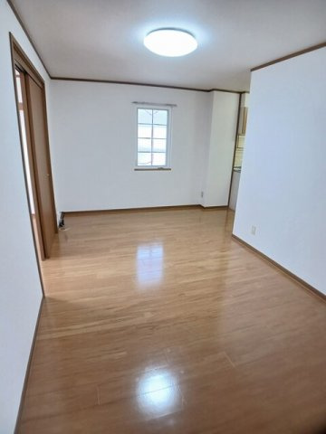 プラティ－ヌＫ．Ｄの居間・リビング|こちらの居間で趣味の時間をお楽しみください