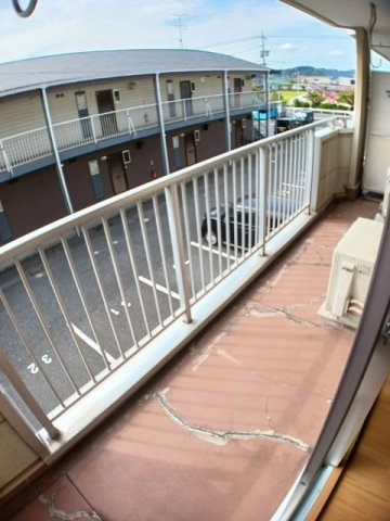 ニューマリッチ笹沖のバルコニー|外からの目が気にならないバルコニーで洗濯物が干せます