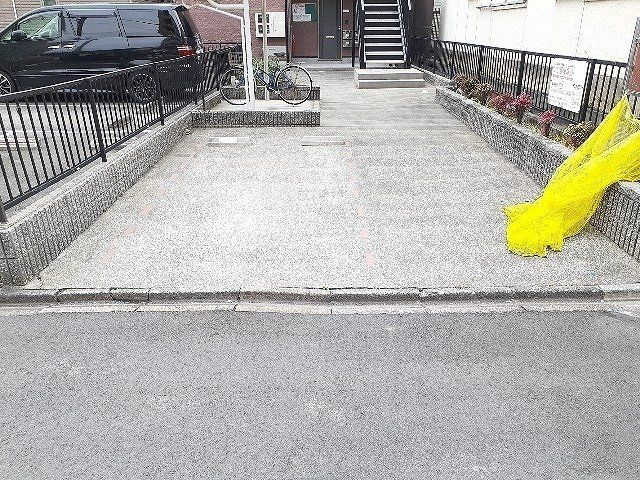プレステージ・レオンの駐車場|車をお持ちの方に嬉しい駐車場付きの物件です